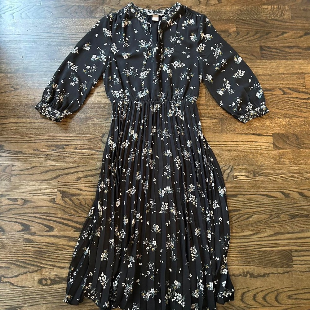 H&M Floral Patterned Pleated Midi Dress 3/4 Sleeves Women’s Size 2